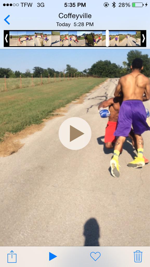 ImThePapi23's tweet image. 40 RTs for video Jamal vs doughd