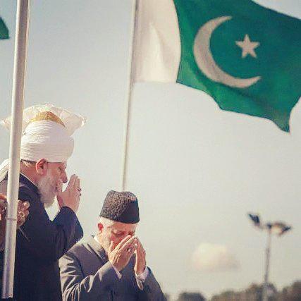 Bashirsial89's tweet photo. سلام محبت لیے آسمان تک گئی یہ صدا یار کی آستاں تک

#KhalifaOfIslam 
#JalsaUK
#JalsaRabwah
#Pakistan 
@JalsaConnect http://t.co/4mmW4bLu90