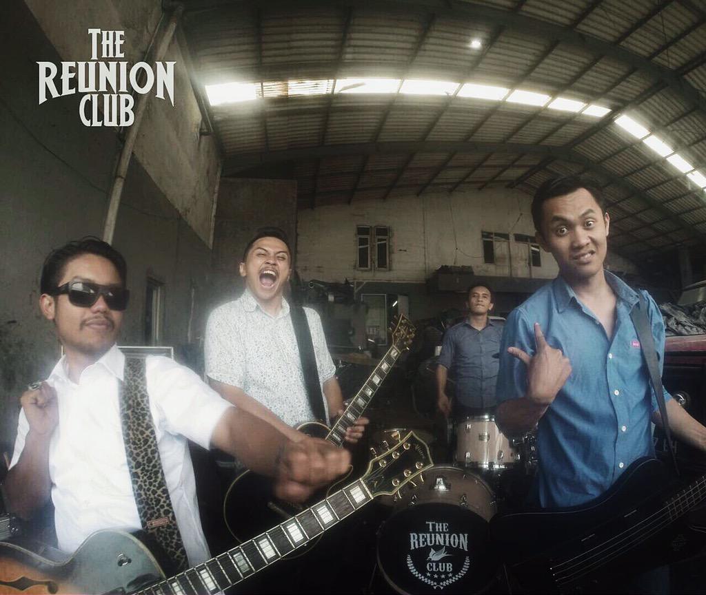 Tonight live at blackspot area! Tribute accoustic version of social distortion! See yaaa! Cc: <a href="/lampudunia15/">lampudunia</a>