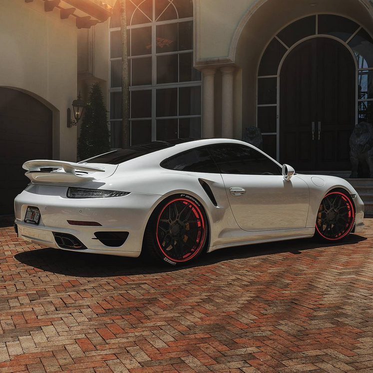 CarSwapMe's tweet photo. Porsche with red rims 😩🙌 http://t.co/aJIlJvKmH6
