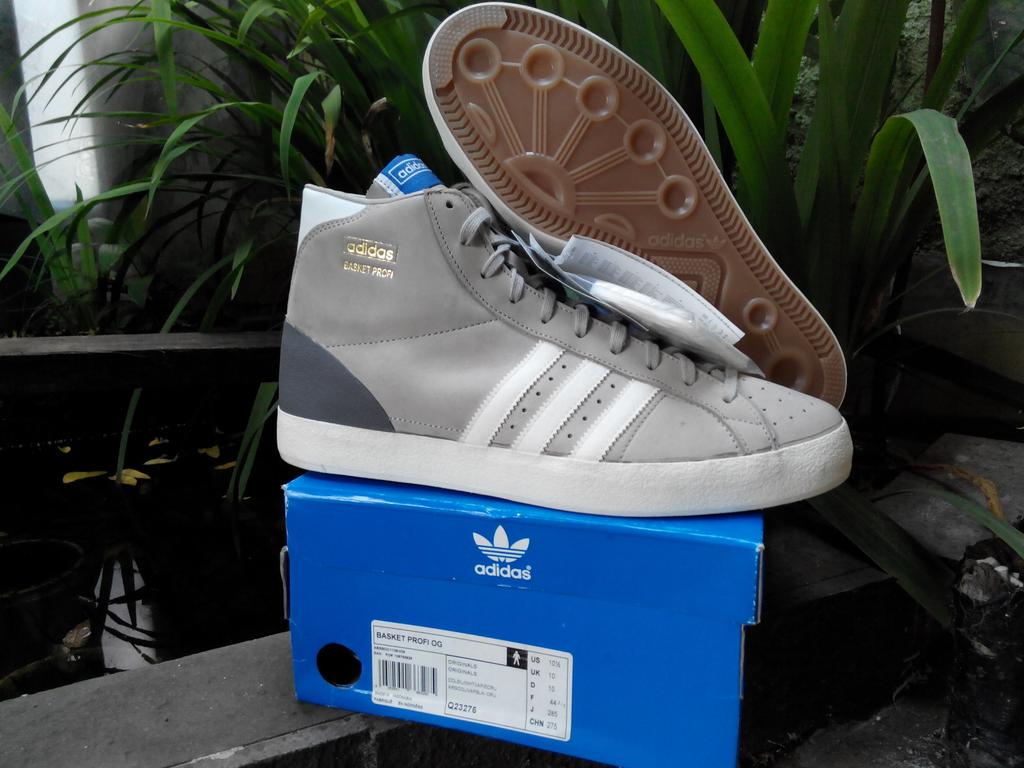 Basket Profi OG
Size 36
BNIB
380rb
Up <a href="/FS_80cs/">FAMILY 3STRIPES</a> <a href="/ATN_Shoes/">Stock? Check Fav</a> <a href="/bewok_sneakers/">Bewok.2ndbrand</a> <a href="/KICKSxTEES/">Sense Of Fashion</a> <a href="/COSUU_/">COKLAT SUSU</a> <a href="/KRLCloth/">IG : KRLCloth</a> <a href="/sanestore/">Sane Sneakers Corner</a>