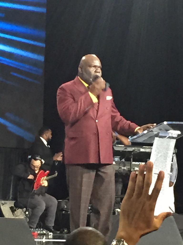 WaymanChurch1's tweet photo. MegaFest15 with The Greatest .. Bishop T.D. Jakes. @BishopJakes http://t.co/H7WqXMyh9J