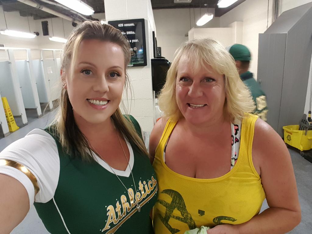 GemJen20's tweet photo. #atthecoliseum http://t.co/2rm4ZOuVou