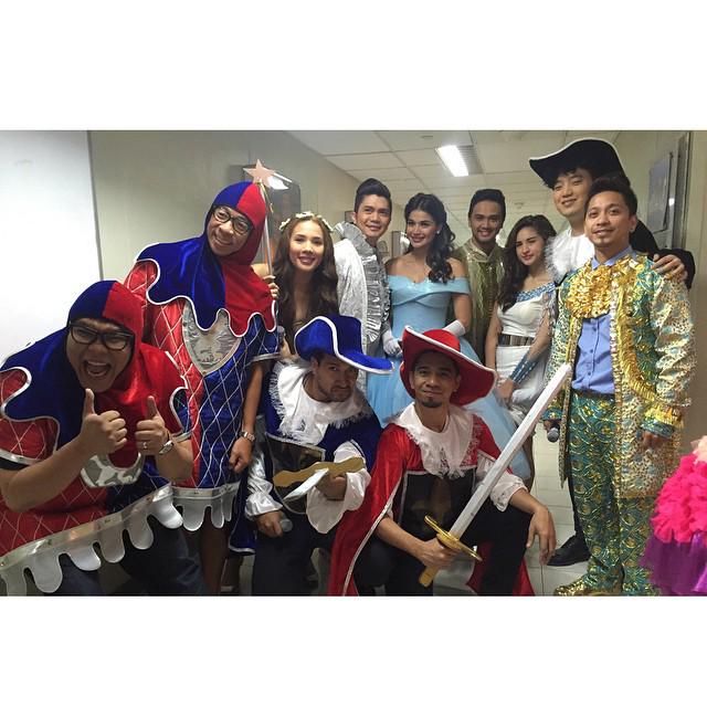 ViceIonOFC's tweet image. 1st pic: Ito lang sila dati. 

2nd pic: Ito na sila ngayon. #NeverEndingFUN

#ShowtimeSampleSabado