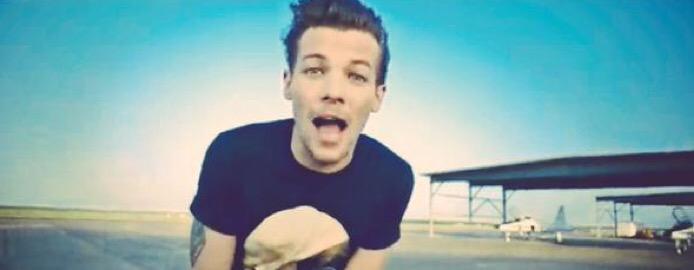 zaynbaabe's tweet image. LOUIS IS SO PERFECT

RT IF YOU AGREE

#MTVHottest One Direction
#DragMeDownMusicVideo