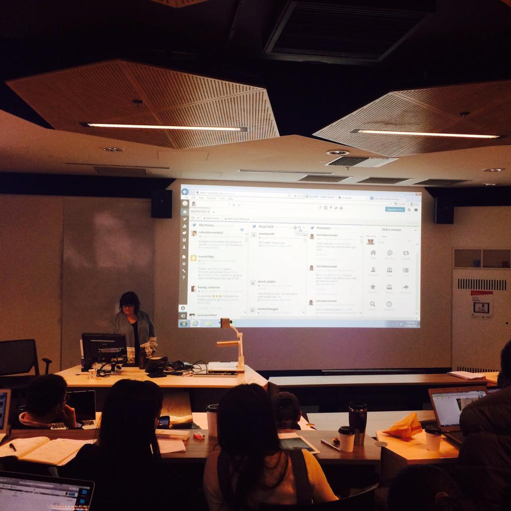 Maggieeeeee3's tweet photo. 🙋🙋funny #isys1028 http://t.co/fi2Hpc5BYO