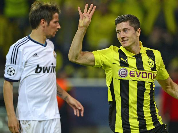 Happy birthday Robert lewandowski sukses terus carir nya semoga balik ke dortmund:D  
