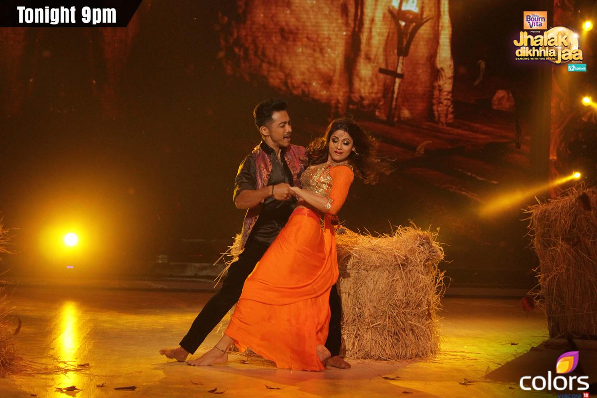 JhalakOnColors's tweet photo. Watch @ShamitaShetty ka Dhak-Dhak 'Andaz' on #JhalakReloaded tonight at 9PM! @Deepak_5678 @karanjohar @ManishPaul03 http://t.co/hEKvciEwbt