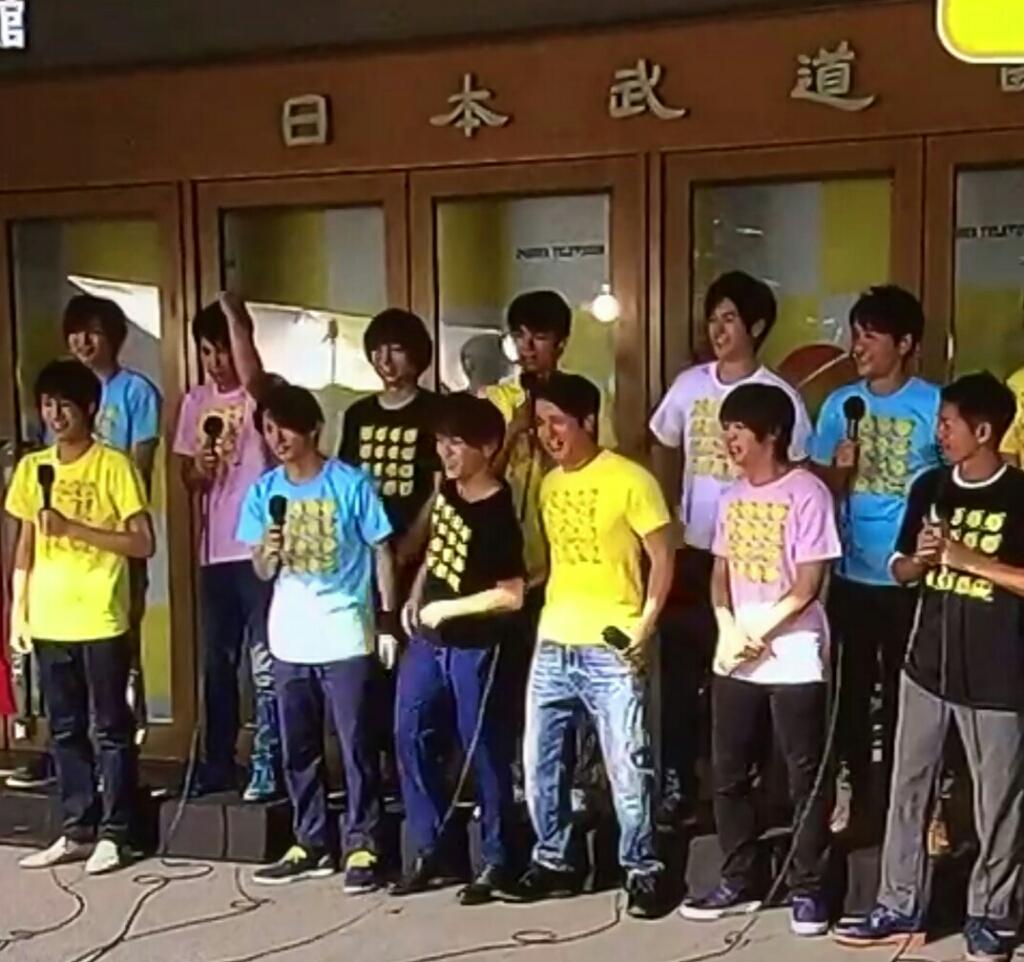 24時間テレビ直前番組に出演したV6岡田くんが、Hey!Say!JUMP山田涼介くんの尻を触る | おにぎりまとめ