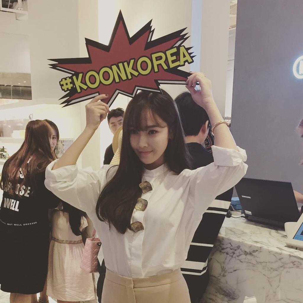 [PIC][21-08-2015]Jessica tham dự sự kiện khai trương hệ thống cửa hàng "KOON" vào chiều nay CM_a4kmVEAEbV12