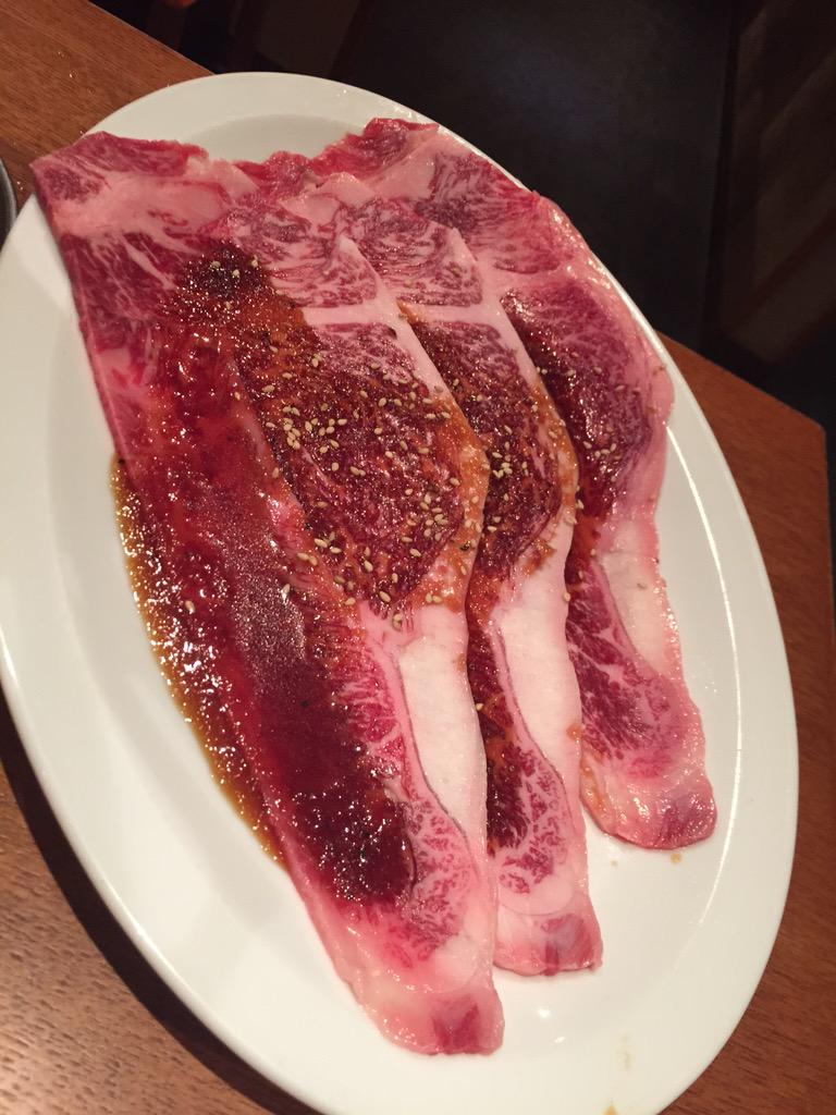 _eri__'s tweet photo. 昨日の夜、上司とチームの女の子と食い倒れた！ペニンシュラのバーは何だか大人になった感があって好き！ http://t.co/eMeAiA2Cbc