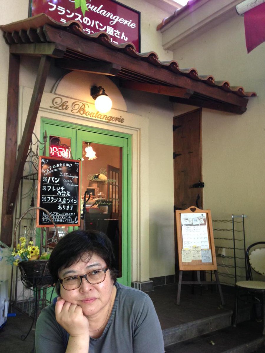 きたちくん Twitter પર 運動した後は ホール横のパン屋さんというか 喫茶店というか レストランというか で軽く食事 暑いのだけ 日陰は気持ちいい Http T Co Ov4unfi6tv