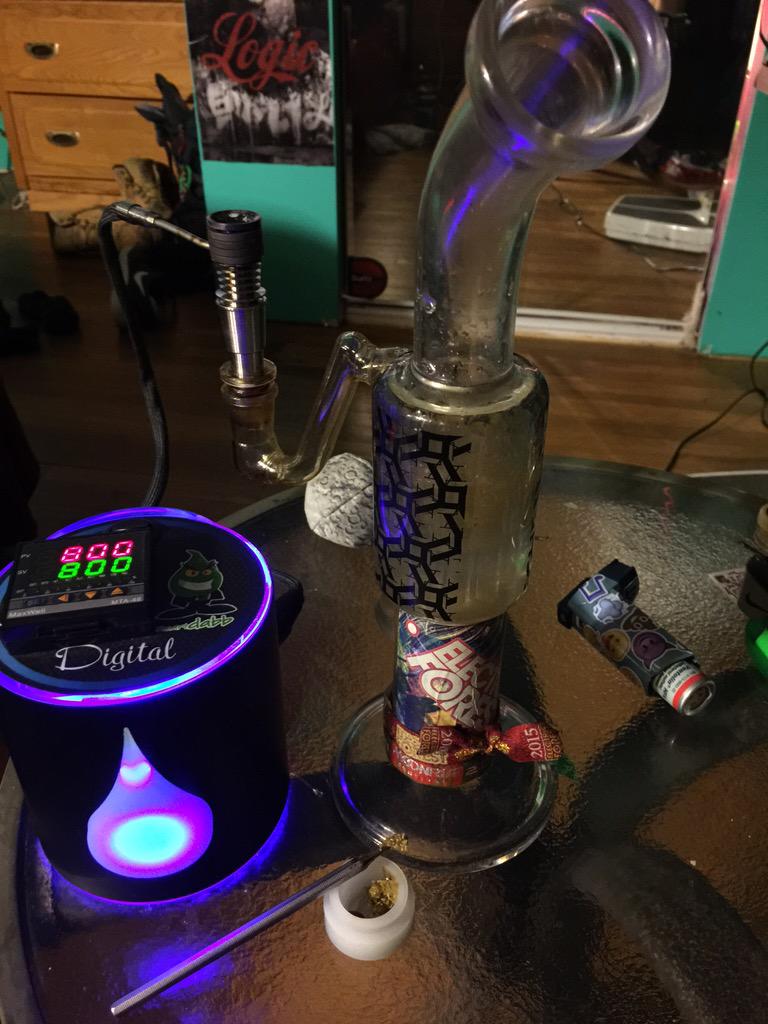 blazingDabz's tweet photo. @Drug_porn for the people who smoke out of plastic bottles http://t.co/Z6A2qejChJ