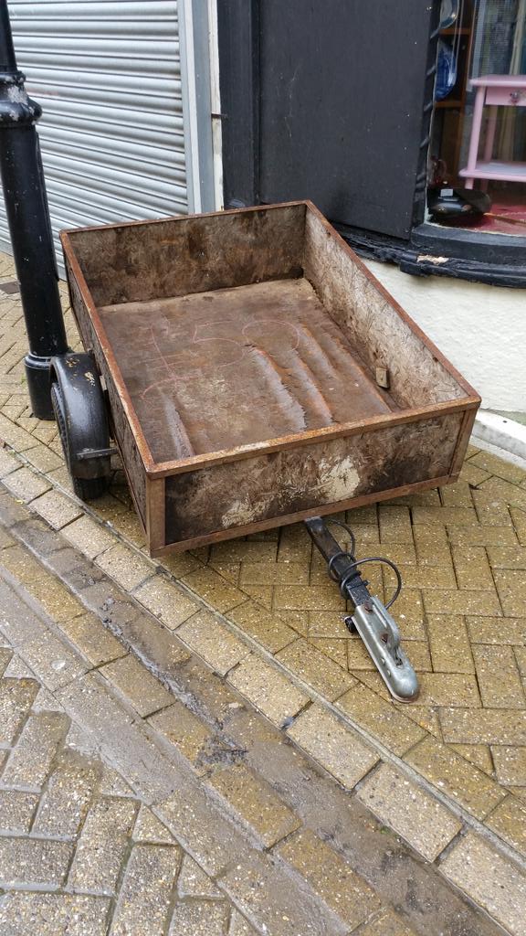 Single axle trailer with electrics (not tested) 4' x 3' x 1'  just £50. Free delivery if in Plymouth.