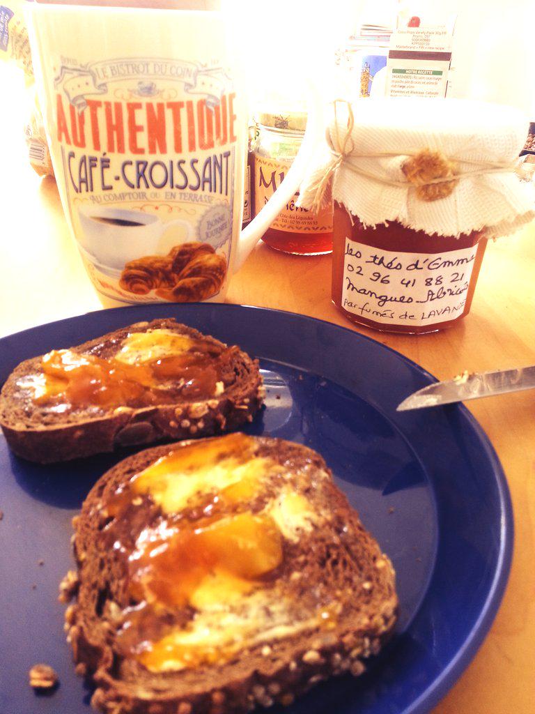 Petit déjeuner gourmand  avec un bon souvenir des Thés d'Emma :) <a href="/saint_cast_SO/">Saint-Cast-Le-Guildo</a> <a href="/SensationBzh/">SENSATION BRETAGNE</a> <a href="/bzhblogueuses/">BreizhBlogueuses</a> miam