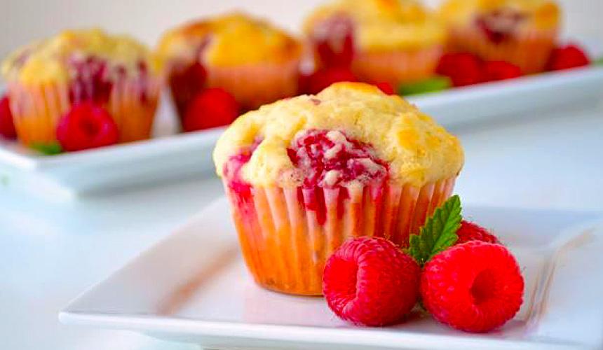 ByBackstage's tweet image. Летние рецепты: маффины с малиной и цельнозерновой мукой #здоровье goo.gl/1G4Mv3