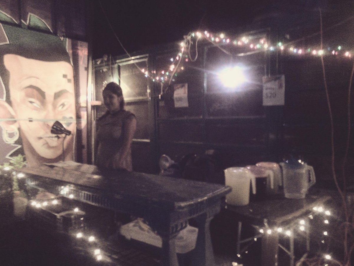 La barra de la fiesta de fin de semestre del Claustro ya está sirviendo! <a href="/CapitanGalloMx/">Capitán Gallo</a>