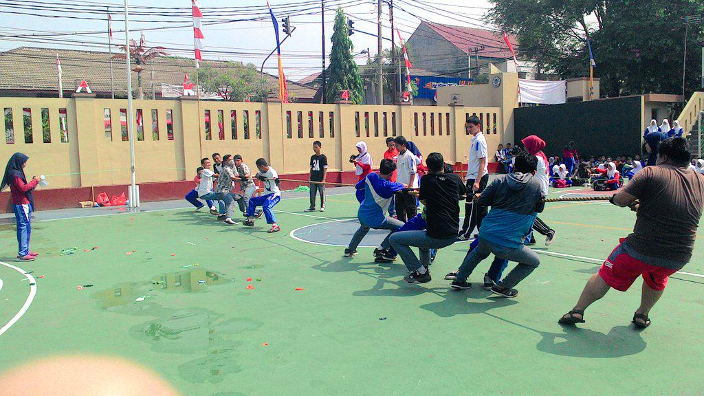 SFC_SMANDA's tweet image. &quot;@sman2cianjur: Salah satu perlombaan #semarak45 yaitu #perlombaan #tariktambang�� http://t.co/5XTq9djgLu&quot;