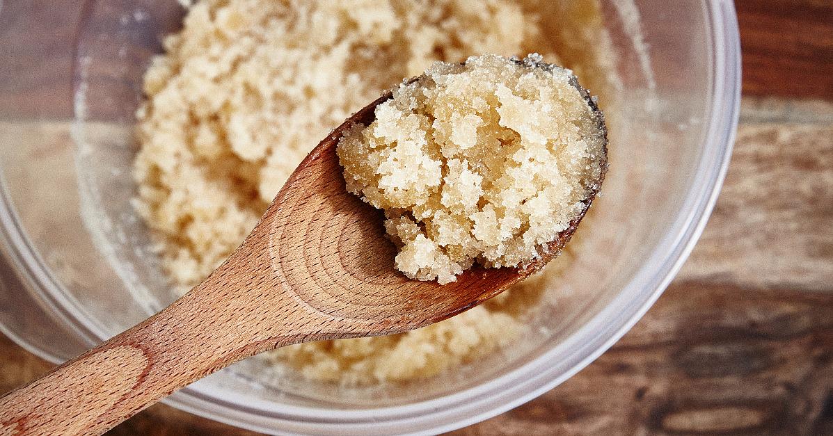 POPSUGARBeauty's tweet photo. This grapefruit and rosemary scrub only has ingredients already in your kitchen! http://t.co/julrIfe8dK http://t.co/d3lDzhiW1l