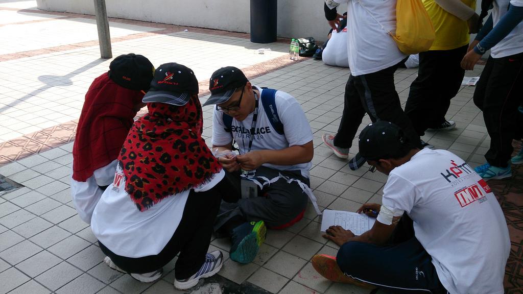 invtiouskuptm's tweet photo. Kesabaran adalah kunci kejayaan dan cinta sejati, aauummm #funrun #explorace #invictious http://t.co/5j6wIZTDs8