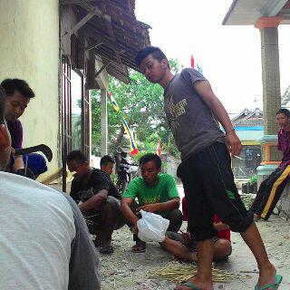 Persiapan Dekorasi Pameran #PameranMarmer dan #PentasSeniGamping2015 | 23-25agust2015 <a href="/dsgampingKKN24/">KKN 24 Desa Gamping</a> <a href="/MabaUMMker/">MABA UMM</a>