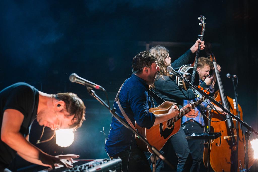 thekiaforum's tweet photo. We're days away from @MumfordAndSons taking over the #FabulousForum! Who's joining us Mon and Tues night?! http://t.co/id6H3x9IEE