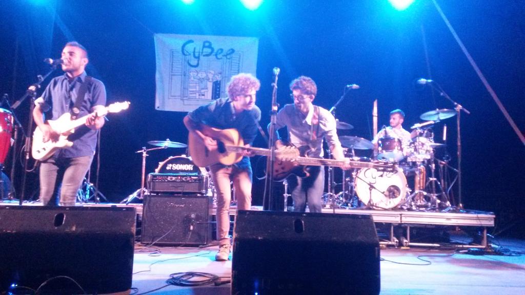 mariona24's tweet photo. @Hachi1D @Crisverdaguer21 concert a seva i amb regal #baqueta @CyBee_Music http://t.co/hOZqDKdS9B