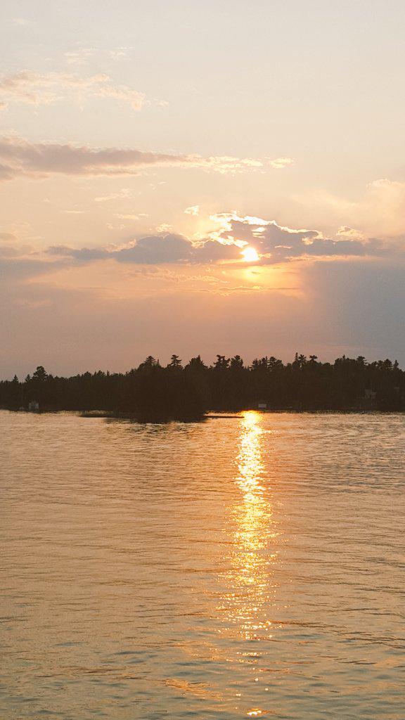 MSKenora's tweet image. # cruise #lakeofthewoods #kenora
