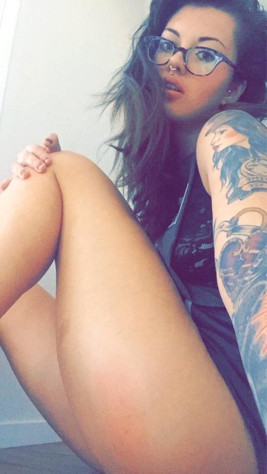 Meet me in my room? http://t.co/gcuIXMYoxO