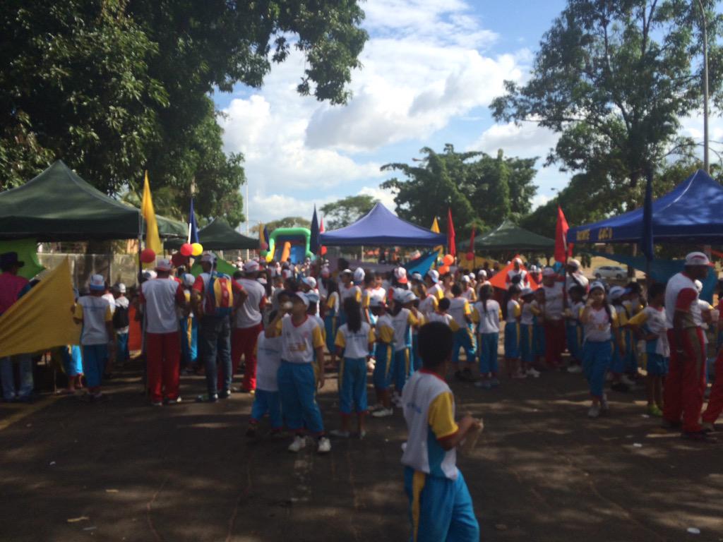 ClubCaronoco's tweet photo. Cierre Plan Vacacional Ferrominera Puerto Ordaz 2015 http://t.co/1FVI51x1Lp