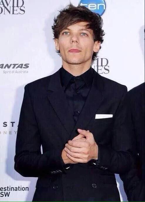 ravanboys's tweet photo. i am all for louis rubbing his hands together like a gang leader this is some good shit http://t.co/0heQ9x8XSM