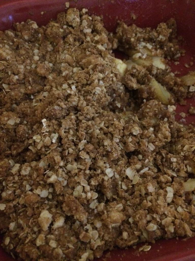 CharAndSpice's tweet photo. Apple crumble with farm fresh apples! http://t.co/gTswhgAMja