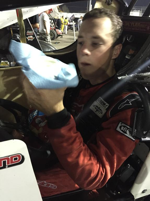 A little chips &amp; dip before the B main👍😂😂