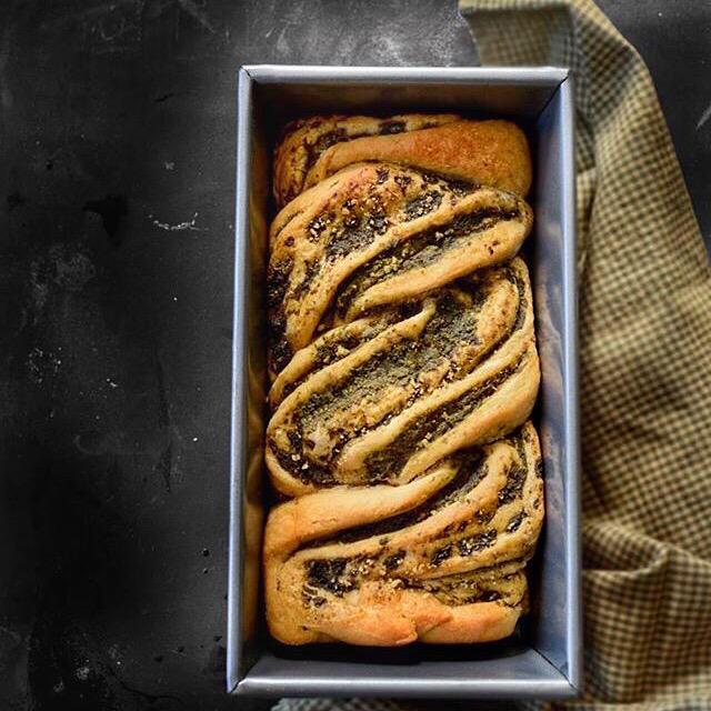 turmericnspice's tweet image. Pesto braided bread #pesto bread #braidedbread #veganbread turmericnspice.com/2015/08/pesto-…