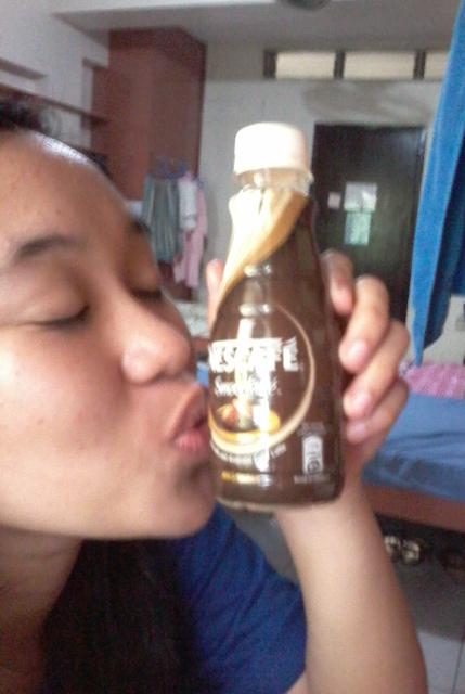 anmabaro's tweet photo. Endorser na ko ngayon ng Nescafe Ready-to-drink coffee oh ha
#ARSAOrSem
#Atlas
#SarapKapeInABottle
#FotheSponsors http://t.co/S1hfOSWeqg