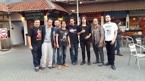 foto kali ini bareng kasepuhan di musik dan waratwan senior   <a href="/moedya/">Mudya Mustamin</a>  <a href="/SamRock80/">Sam Alatas</a>  <a href="/donypri/">Dony Priyarso</a> <a href="/dspbass/">Dede SP</a> 
eeeaaaa..awweuu