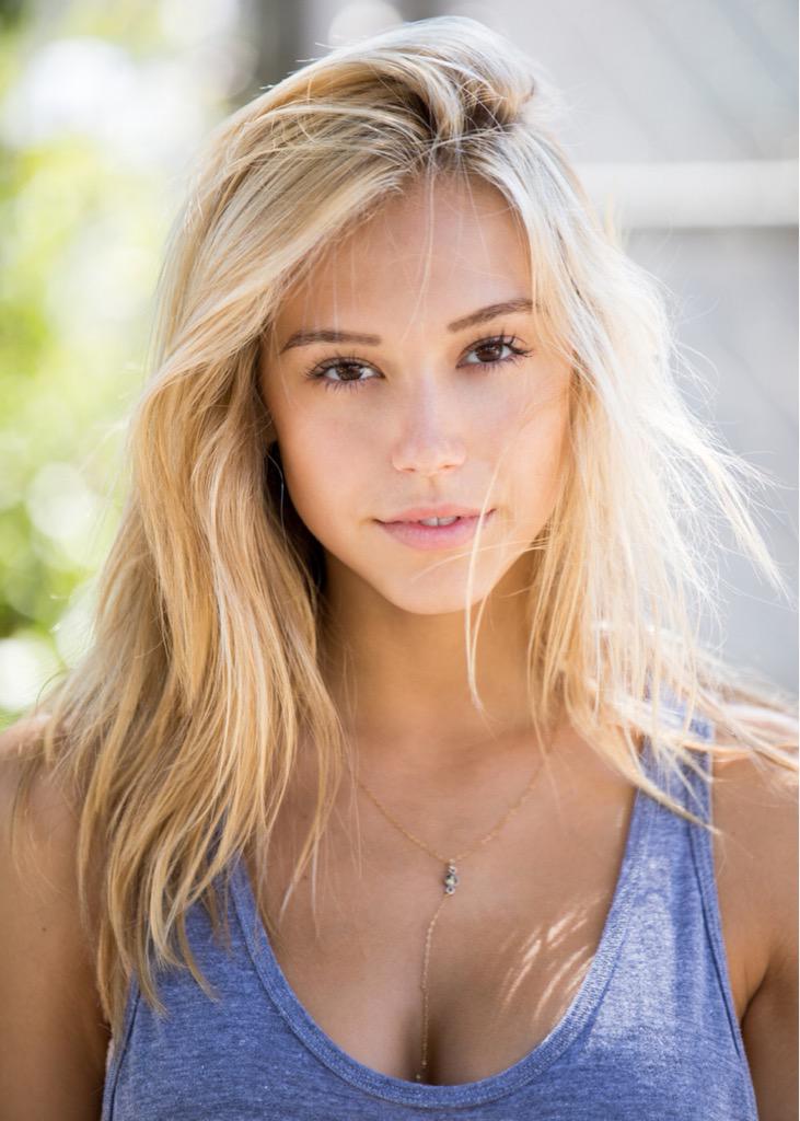 rtqueens's tweet photo. Alexis Ren http://t.co/0lJmfLVTin