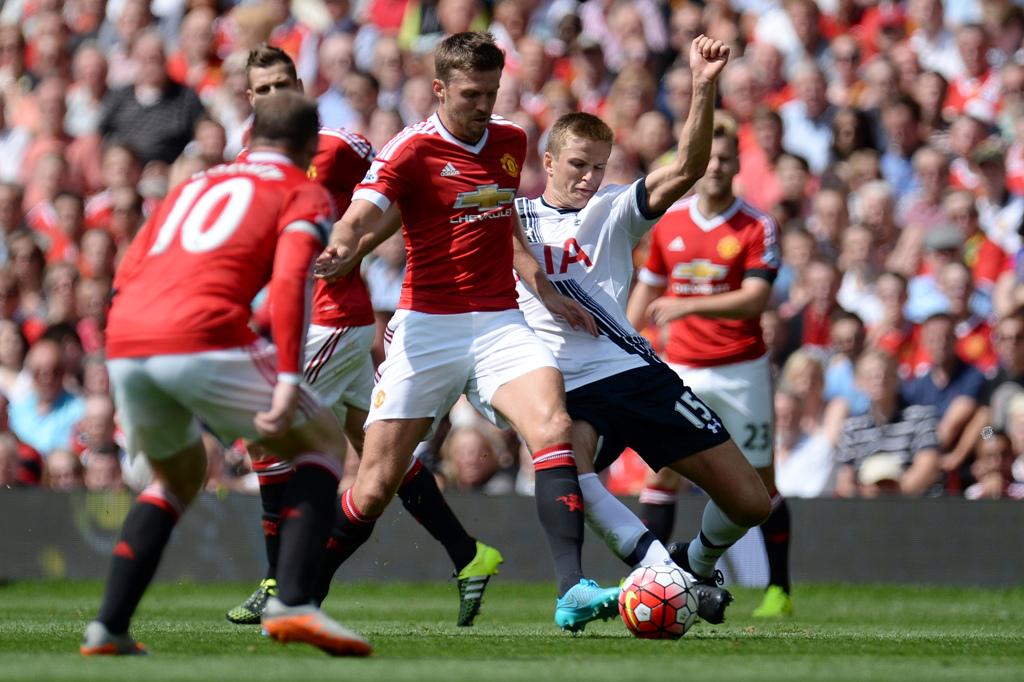 Metro_TV's tweet photo. [Populer] Ini Alasan Laga Aston Villa vs MU Digelar Lebih Awal http://t.co/CBc4MZt78V http://t.co/w6aNi2zMvB