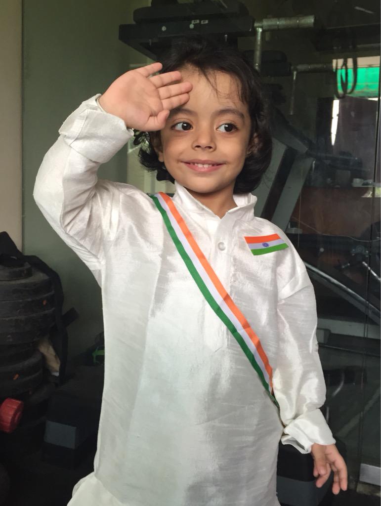 jeet30's tweet photo. 15/8/15 Kids #SaluteSelfie tribute to our Jawaans.. Happy Independence Day http://t.co/LJneNXcSdX