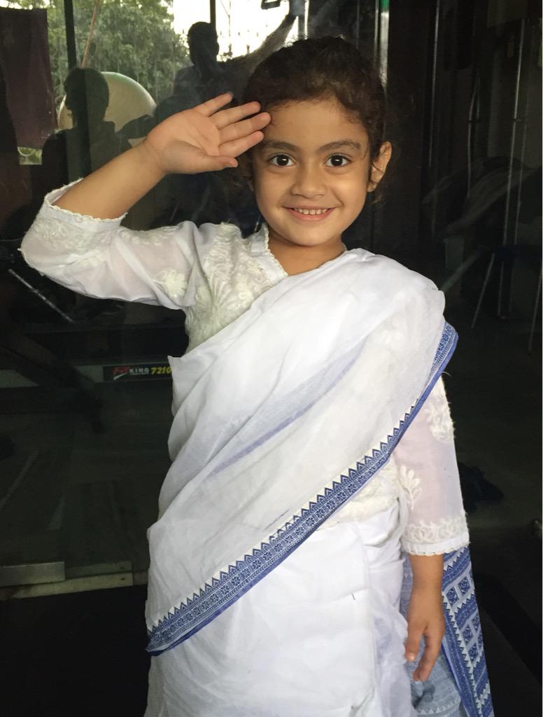 jeet30's tweet photo. 15/8/15 Kids #SaluteSelfie tribute to our Jawaans.. Happy Independence Day http://t.co/LJneNXcSdX