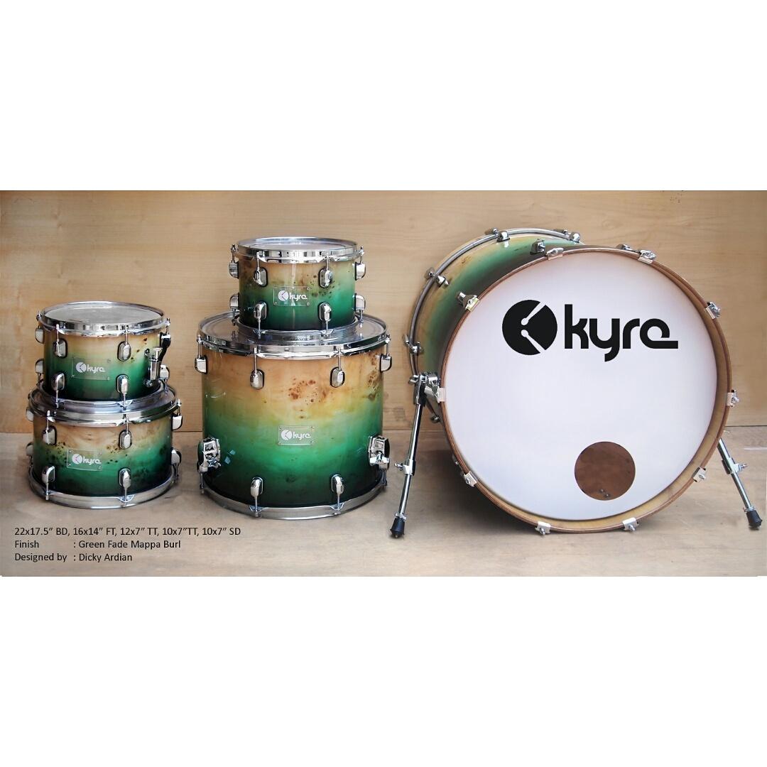 kyredrums's tweet photo. This kit is so refreshing! 
Finish: Natural-Green Fade Mappa Burl
@kiki_drum http://t.co/XIGlQNbIdp