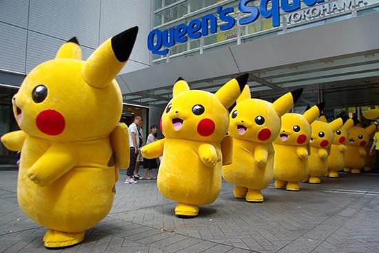 ポケモン公式ツイッター 踊る ピカチュウ大量発生チュウ の 踊る ピカチュウ大行進 が 15時からクイーンモール2fで始まるよ みんな集まれ Http T Co Bhbwoojl ピカチュウ大量発生チュウ Http T Co 15dnadsuru Twitter