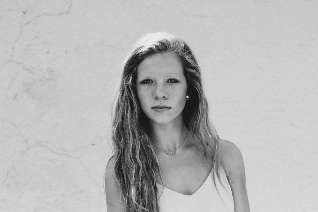 ccs_eyebrows's tweet photo. requested: maci w/o brows on her faci http://t.co/fsnQAcSS8Z