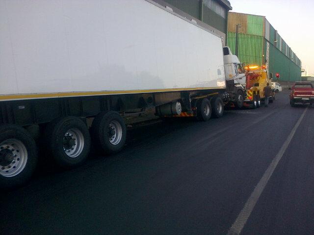 HooliganMorne's tweet photo. Maydon rd truck mvc cleared http://t.co/yOHBPa2Ino