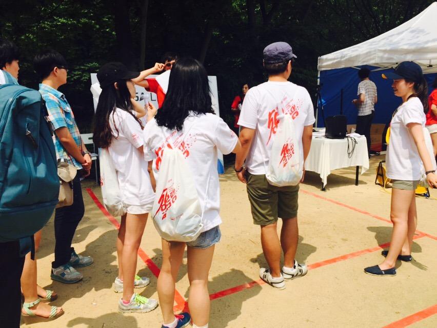 #GiGALTE 민속촌 얼음땡에서 올레 이벤트하는 중 ㅋㅋㅋ 선풍기 준다 빨리주세요>_<