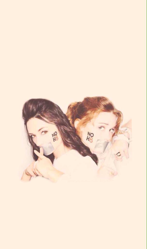 TW__lockscreens's tweet photo. Lydia x Allison 
RT/Fav if you save/use http://t.co/HsShB3JDCx