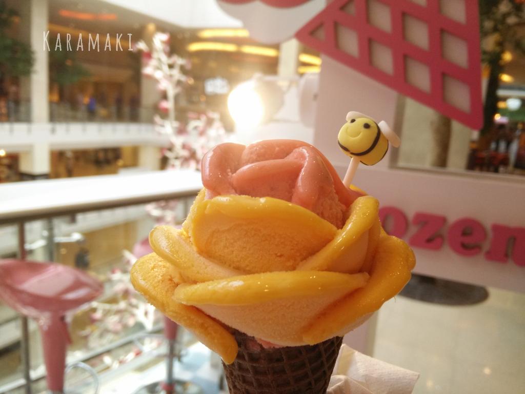 aroii's tweet photo. “@nongluk407: ไอศกรีมดอกไม้ น่ารักเวอร์ หอมหวาน #frozenbride CTW ชั้น7 #อร่อยไปแดก #อร่อยนะรู้ยัง http://t.co/VN8tTyIe9d”