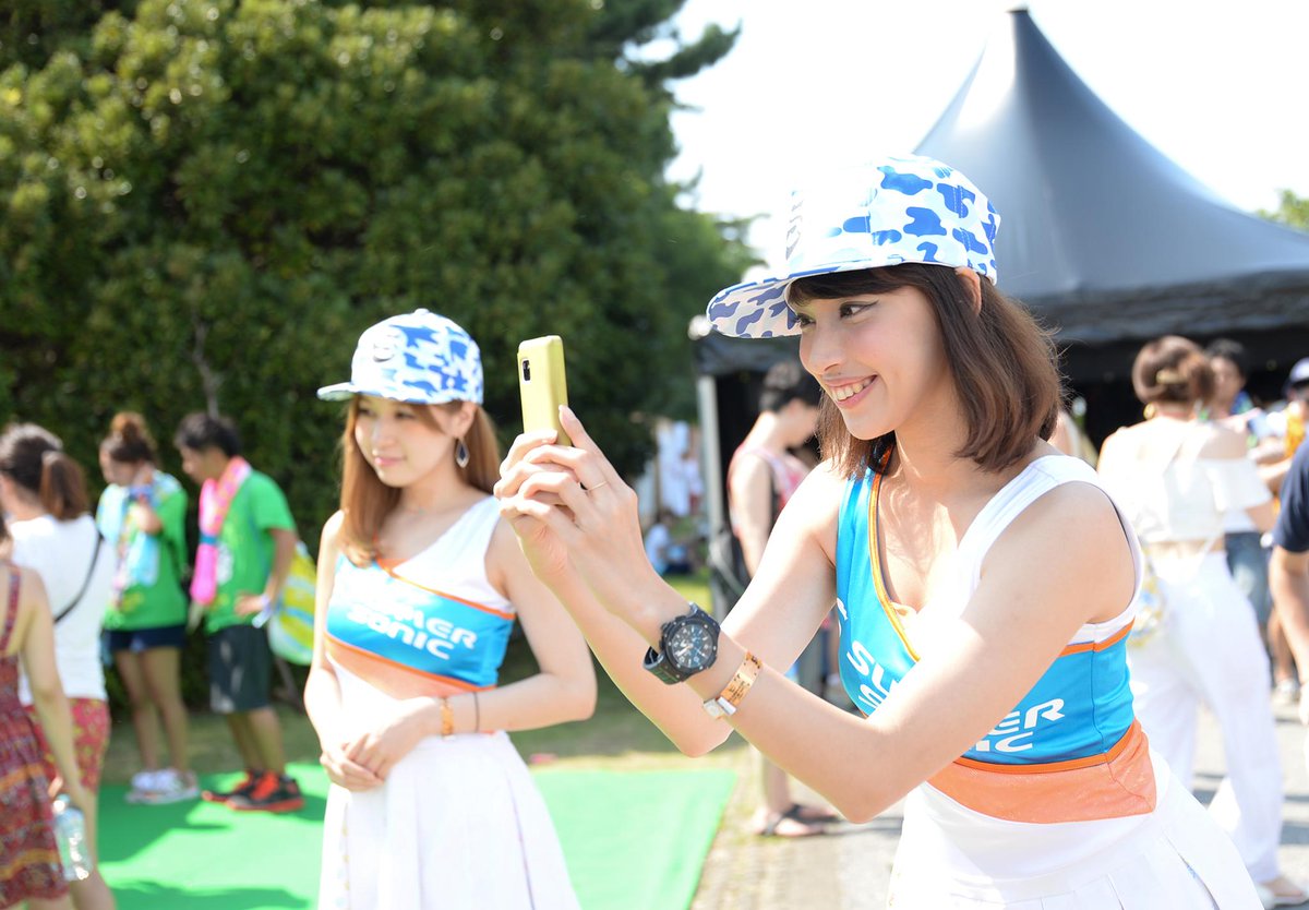 summer_sonic's tweet photo. 【サマソニガールを探せ！】SUMMER SONIC 2015 公式のサマソニサポーター、"サマソニガール"！会場内のブースやラウンジで活動しているので、ぜひ探してみてください！ #サマソニ http://t.co/kbnAOj9Jtu