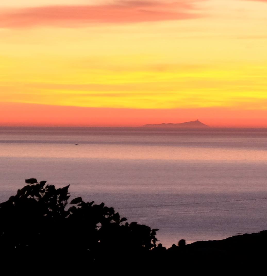 Quanto mi mancano questi colori!
#pantelleria #summer #tramonto #africa

<a href="/carlodidato1/">carlo062</a> <a href="/dammusoishtar/">Dammuso Ishtar</a>