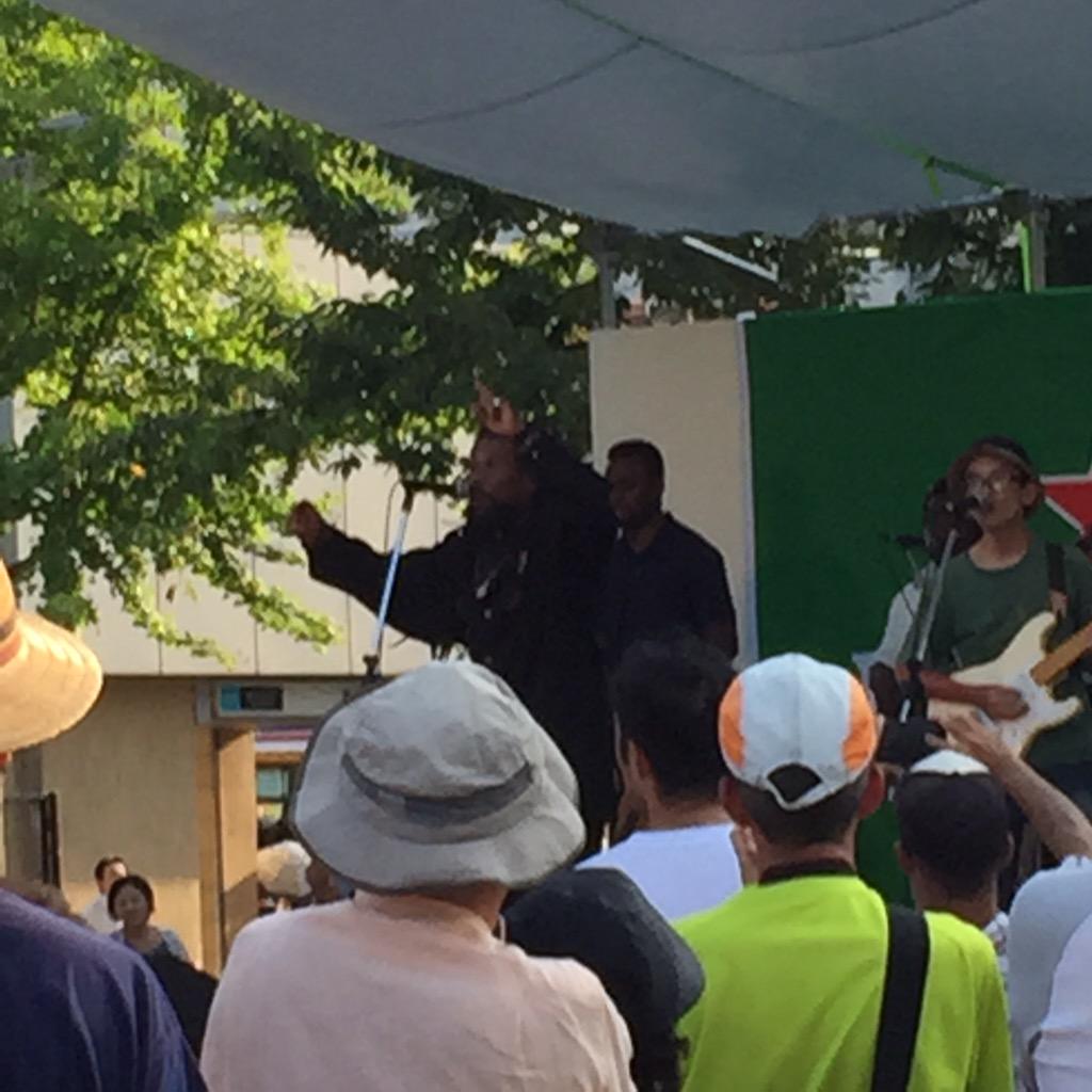 アメリカのDENNIS LAMBERT JAZZ AGENTS GROUP、そしてジャマイカのMacka Ruffin 。この後は近藤房之助。すみだ・ストリート・ジャズ・フェスティバル sumida-jazz.jp/sj/